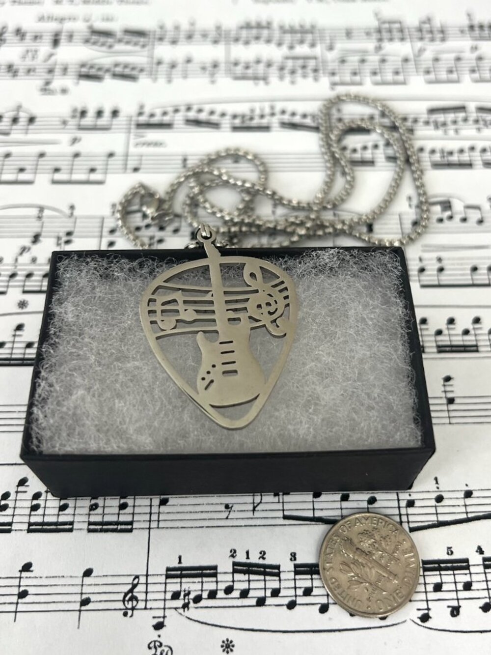 Stainless Steel Guitar Pick Necklace – Music Notes & Violin Pendant for Musician